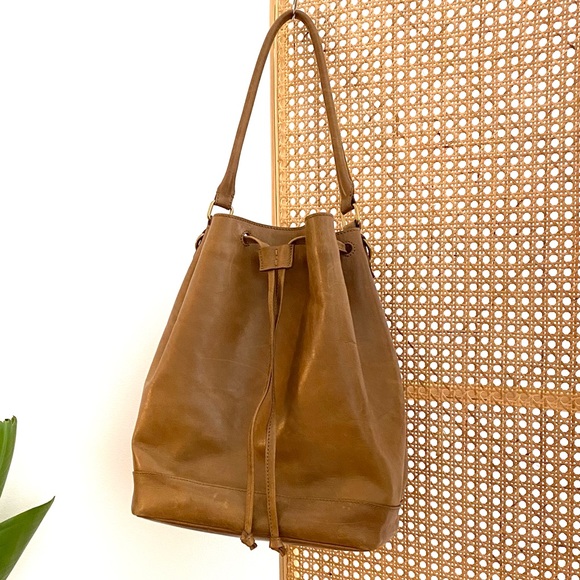 Madewell Handbags - Madewell Lafayette Bucket Bag Leather Brown tan cognac natural